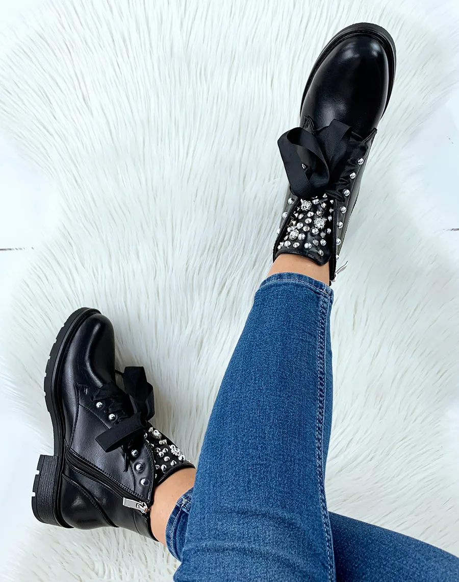 Bottines noires à lacets en tissu ornées de clous