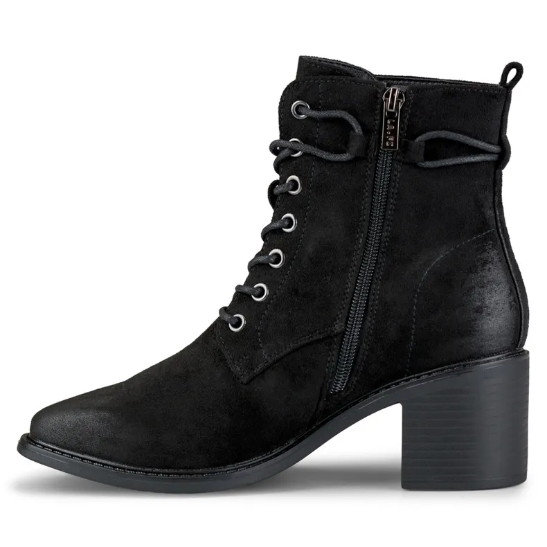 Bottines noires à lacets sur petit talon le noir