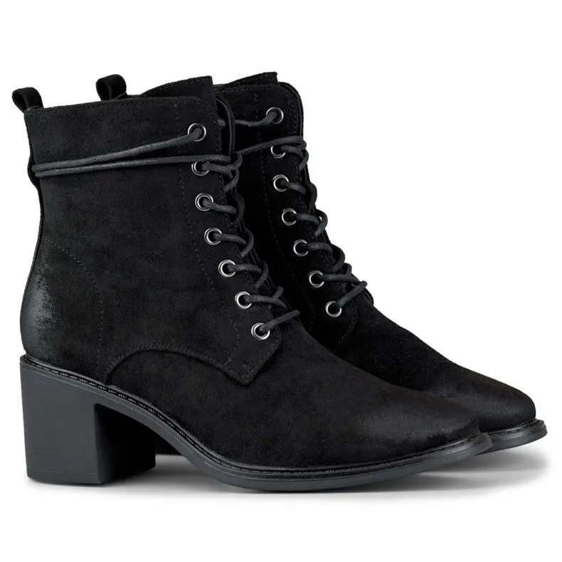 Bottines noires à lacets sur petit talon le noir