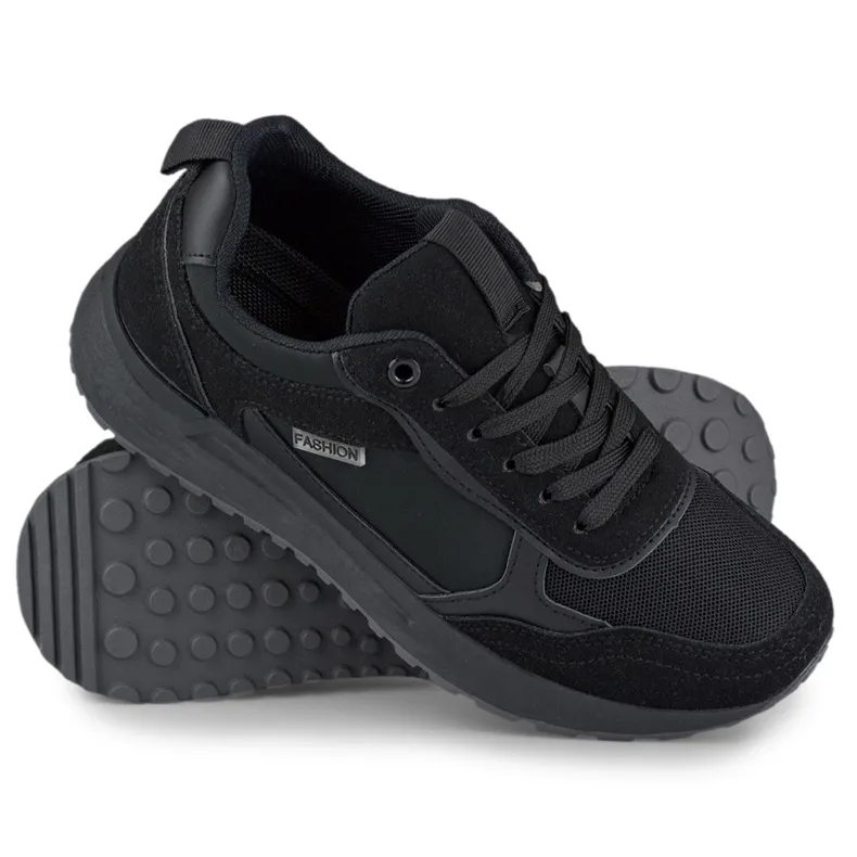 Chaussures de sport noires pour femmes avec une semelle noire