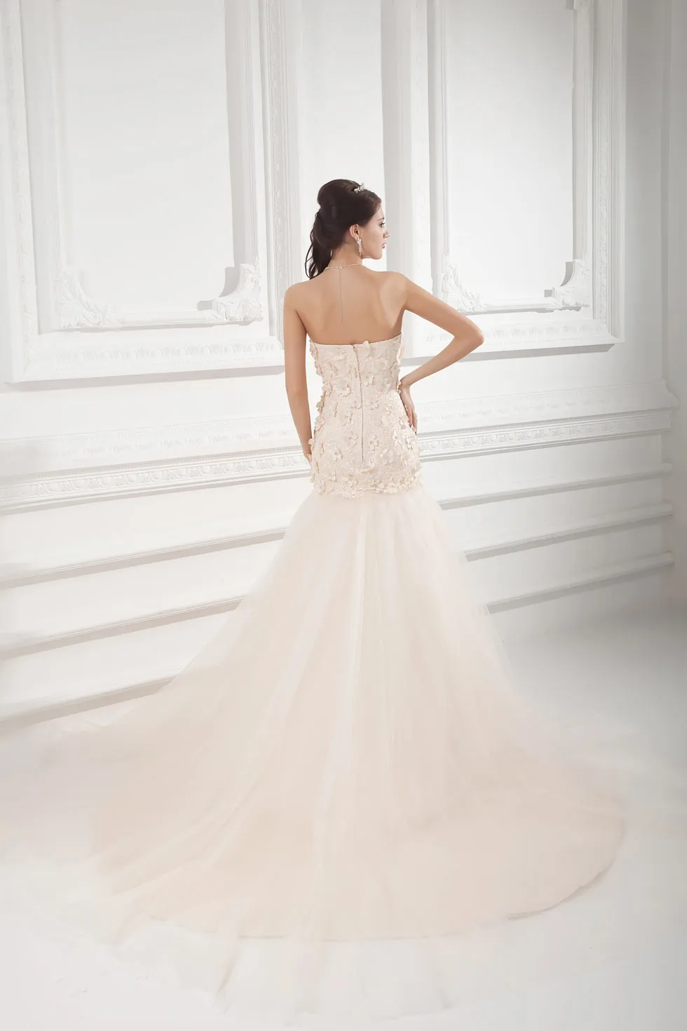 Fleurie robe de mariée en tulle champagne ornée de bijoux