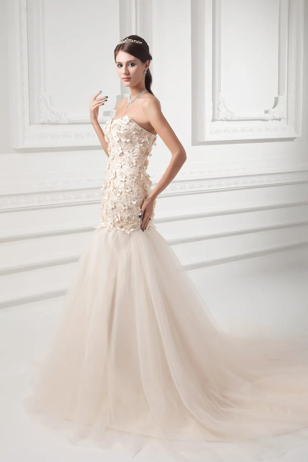 Fleurie robe de mariée en tulle champagne ornée de bijoux