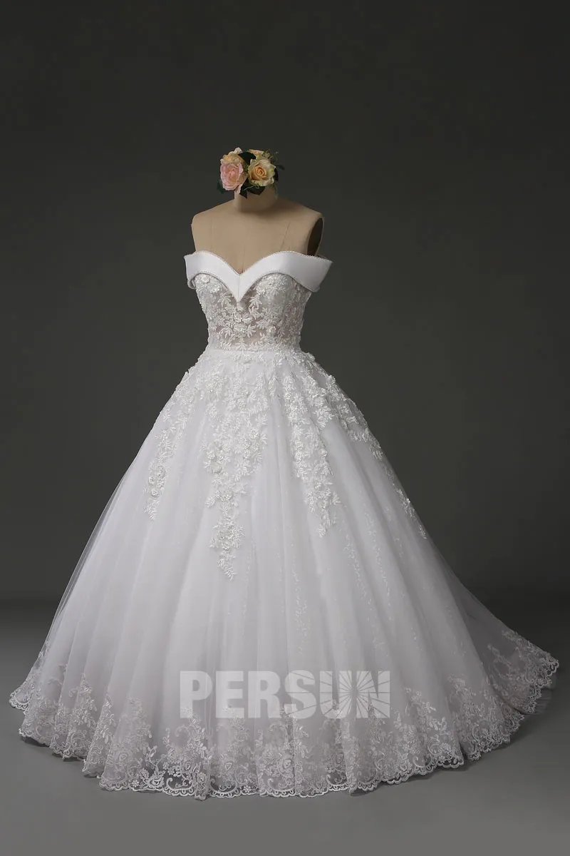 Robe de mariée blanche encolure bardot coupe princesse