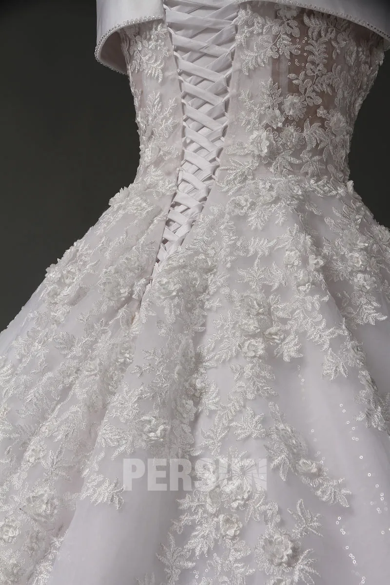 Robe de mariée blanche encolure bardot coupe princesse