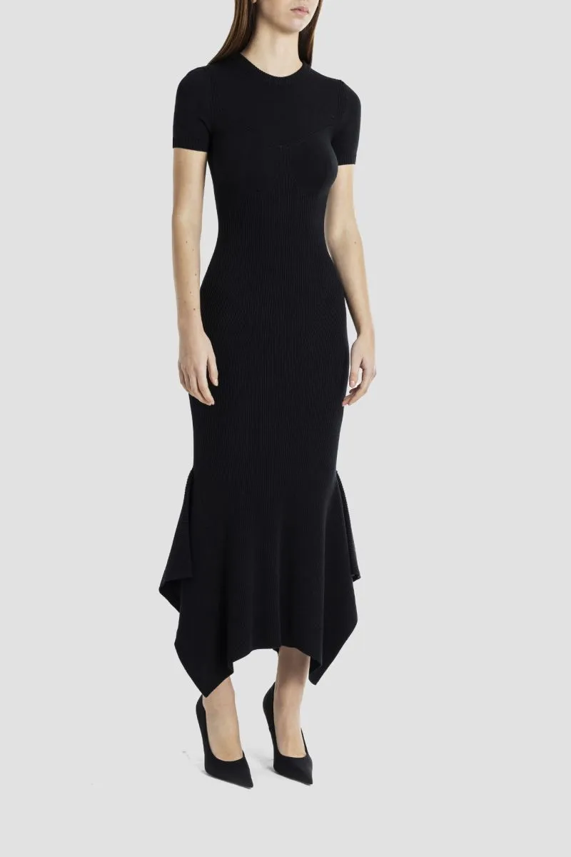 Robe longue noire à manches courtes