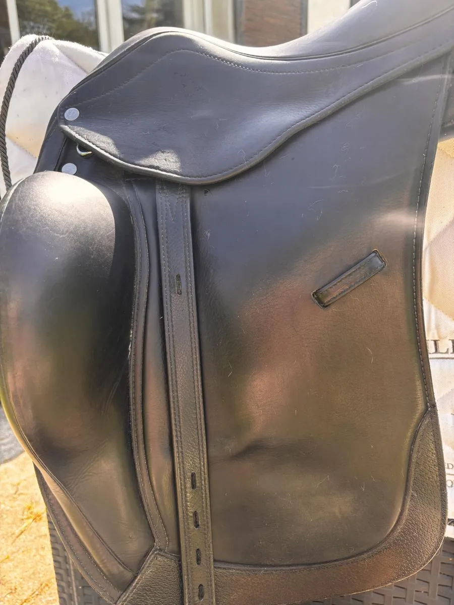 Selle de dressage 16’5