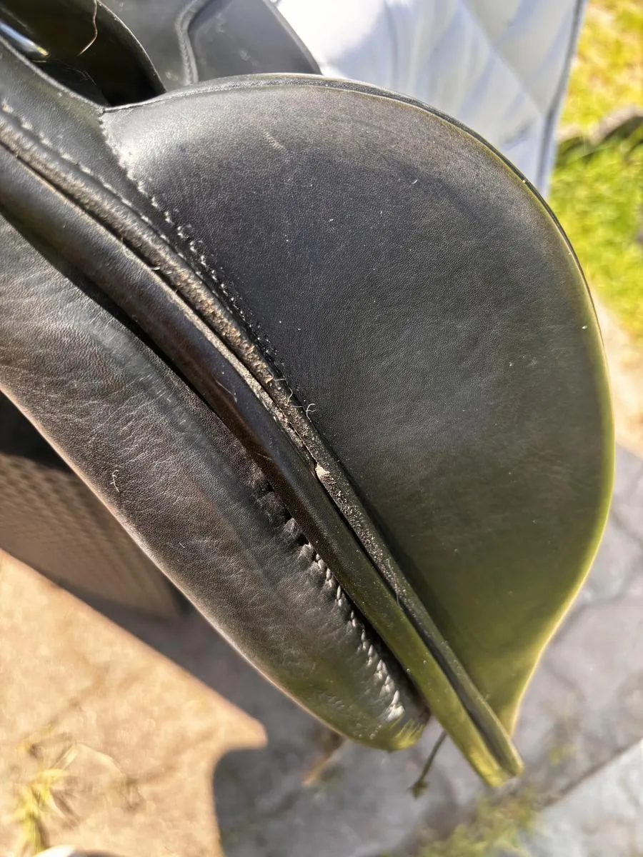 Selle de dressage 16’5